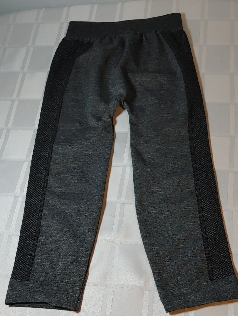 (4/$20) Nicole Miller Dark Gray Cropped Leggings with Textured Side Panels